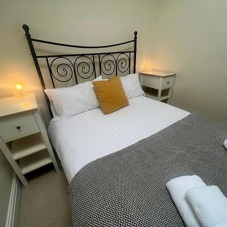 Nant Meigan, Georgian Townhouse In Centre Of Aberaeron, Dog Friendly Exterior photo